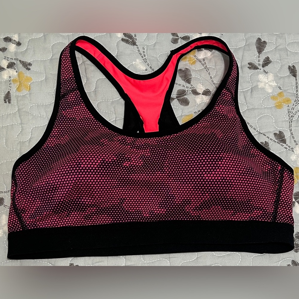 Champion Black and Pink Sports Bra
Size XL 
Pre-loved condition.